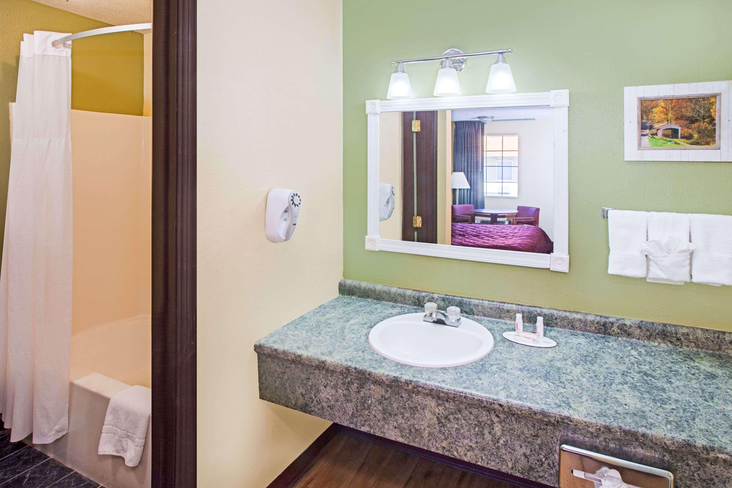 Days Inn&Suites by Wyndham Terre Haute Exterior foto